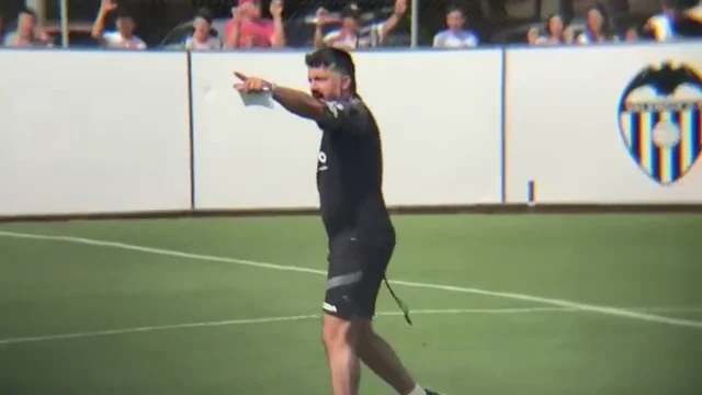 Gennaro Gattuso entrenador del Valencia CF Gattuso le pone intensidad a su primer entrenamiento con el Valencia