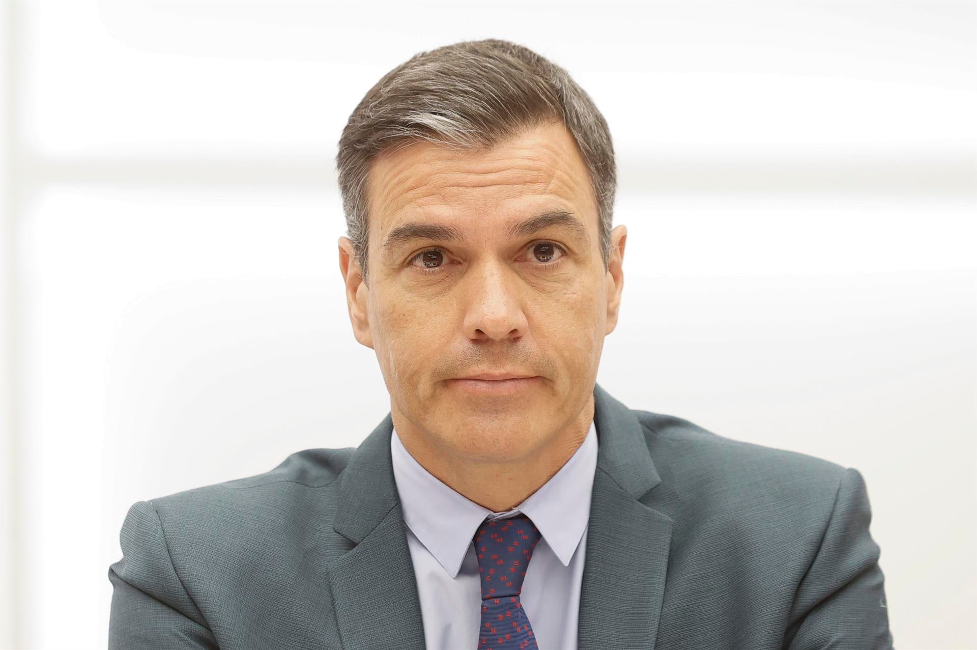 El Gobierno aprueba este martes la estabilización de miles de sanitarios interinos y el aumento del gasto en Defensa El Gobierno aprueba este martes la estabilización de miles de sanitarios interinos y el aumento del gasto en Defensa