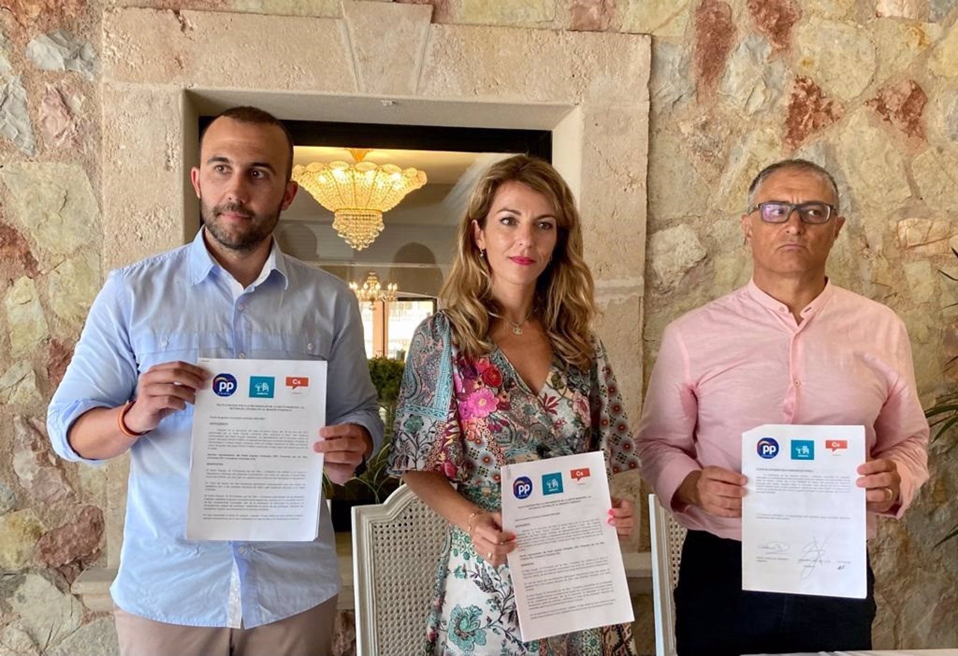 La alcaldesa de Andratx, Estefanía Gonzalvo, celebra el "resultado histórico" cosechado por el PP La alcaldesa de Andratx, Estefanía Gonzalvo, celebra el "resultado histórico" cosechado por el PP