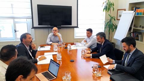 Enviamos una foto y varios archivos de audio del consejero de Medio Rural y Cohesi&oacute;n Territorial, Alejandro Calvo (segundo por la derecha en la imagen), que junto al viceconsejero de Infraestructuras, Movilidad y Territor