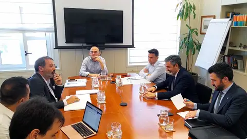 Enviamos una foto y varios archivos de audio del consejero de Medio Rural y Cohesión Territorial, Alejandro Calvo (segundo por la derecha en la imagen), que junto al viceconsejero de Infraestructuras, Movilidad y Territor Enviamos una foto y varios archivos de audio del consejero de Medio Rural y Cohesión Territorial, Alejandro Calvo (segundo por la derecha en la imagen), que junto al viceconsejero de Infraestructuras, Movilidad y Territor