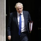 El Gobierno británico sigue sumando dimisiones mientras se estrecha el cerco sobre Johnson