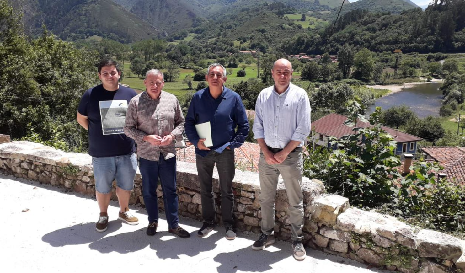 Parres repasa el avance de sus mejoras viarias Parres repasa el avance de sus mejoras viarias