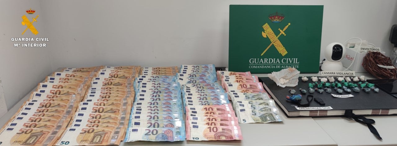 Detenidas dos personas y desmantelados varios puntos de venta de cocaína Detenidas dos personas y desmantelados varios puntos de venta de cocaína