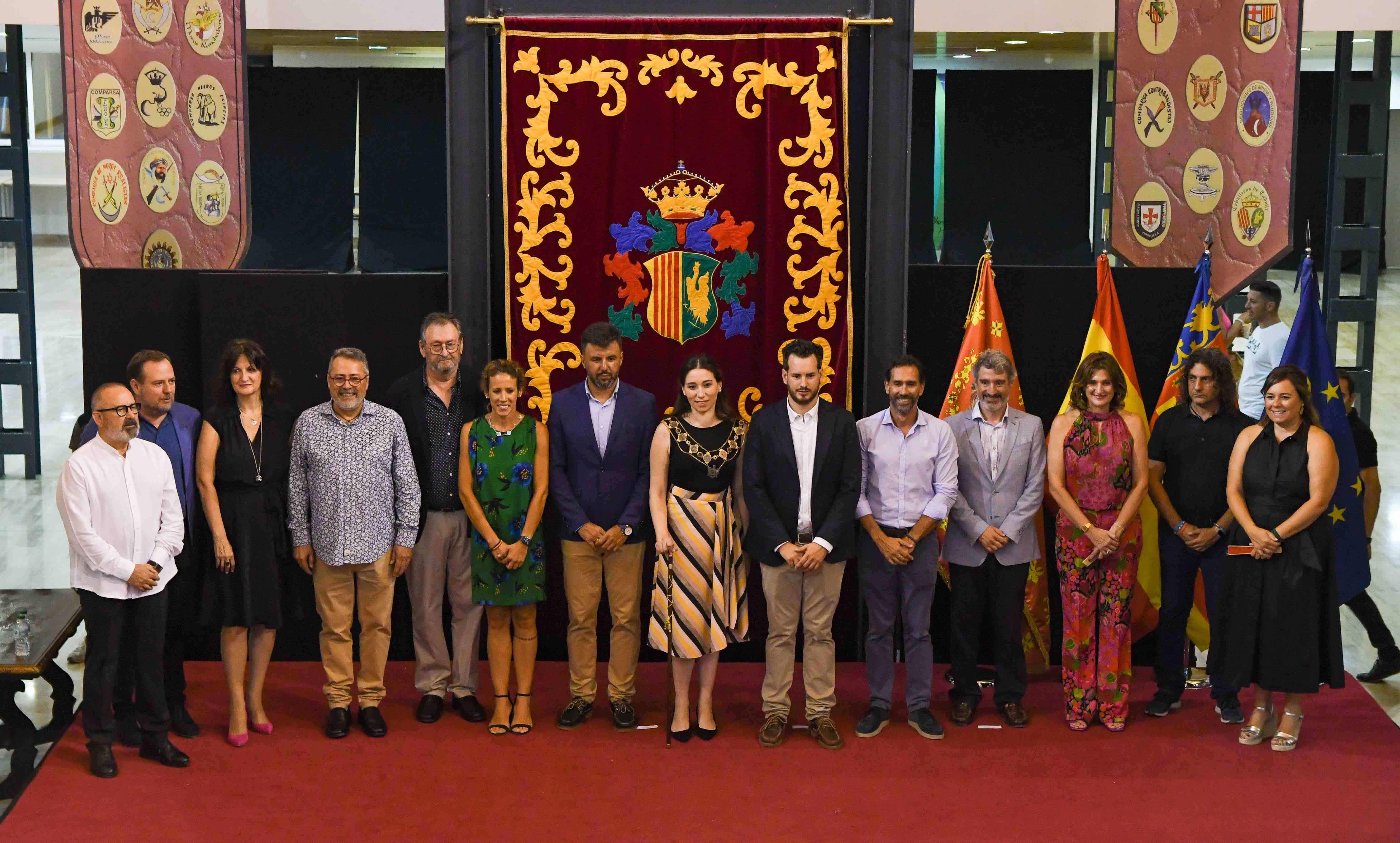 La Lonja de Orihuela acoge la recepción institucional de cargos festeros tras dos años en blanco La Lonja de Orihuela acoge la recepción institucional de cargos festeros tras dos años en blanco