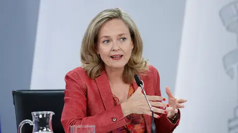 La vicepresidenta primera y ministra de Asuntos Económicos y Transformación Digital, Nadia Calviño, durante la rueda de prensa posterior a la reunión del Consejo de Ministros La vicepresidenta primera y ministra de Asuntos Económicos y Transformación Digital, Nadia Calviño, durante la rueda de prensa posterior a la reunión del Consejo de Ministros