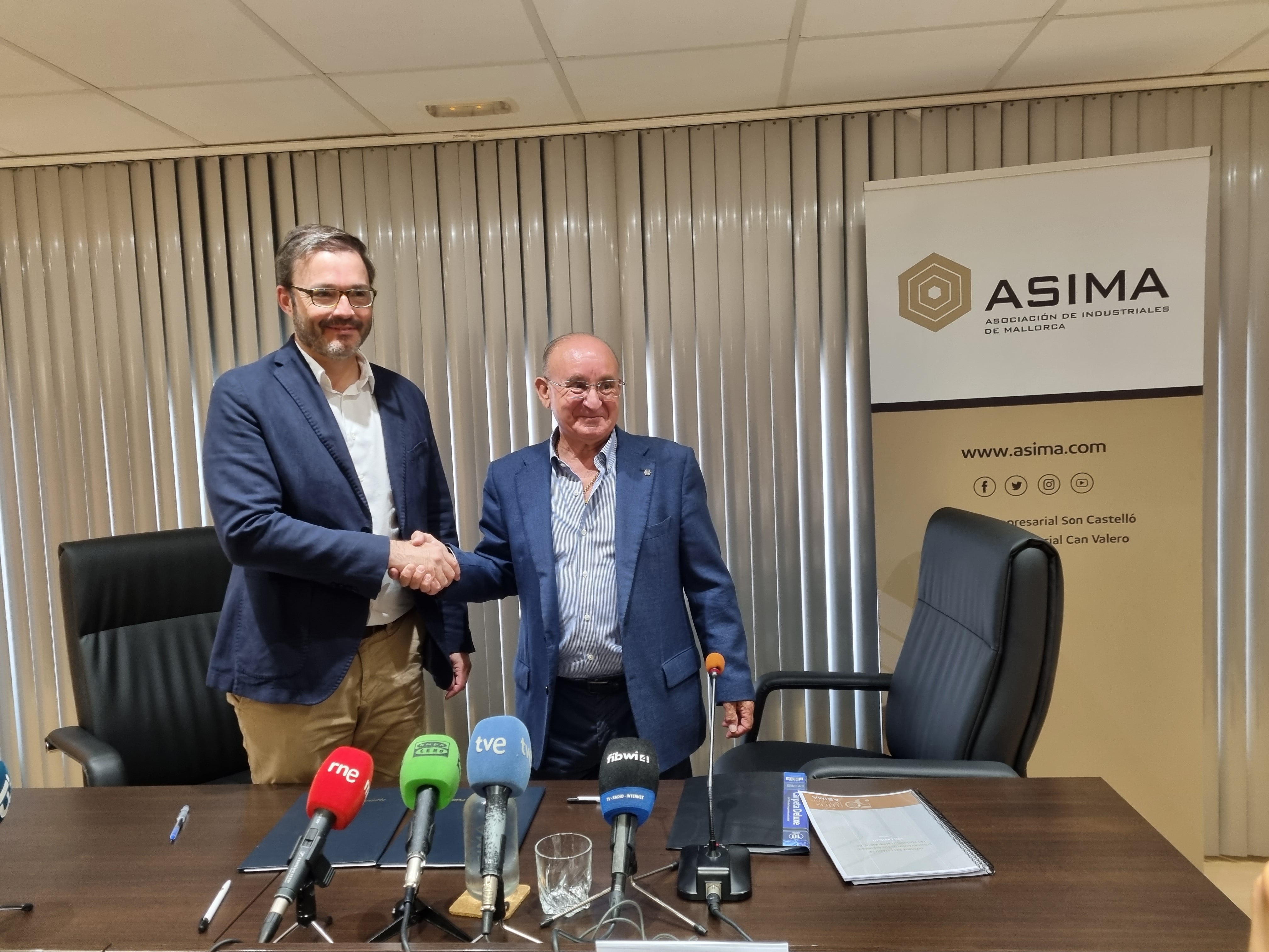 Cort y ASIMA firman un convenio para mejorar el mantenimiento de las calles de Son Castelló y Can Valero Cort y ASIMA firman un convenio para mejorar el mantenimiento de las calles de Son Castelló y Can Valero