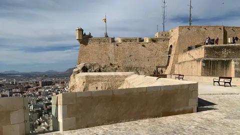Castillo de Santa Bárbara de Alicante Castillo de Santa Bárbara de Alicante