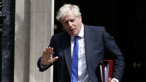 Boris Johnson sale del n&uacute;mero 10 de Dowing Street