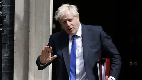 Boris Johnson sale del número 10 de Dowing Street Boris Johnson sale del número 10 de Dowing Street