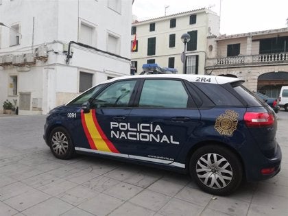 Detienen un joven en Maó por agredir a su pareja y a un hombre que intentó defenderla Detienen un joven en Maó por agredir a su pareja y a un hombre que intentó defenderla