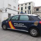 Vehículo de la Policía Nacional en Maó. 