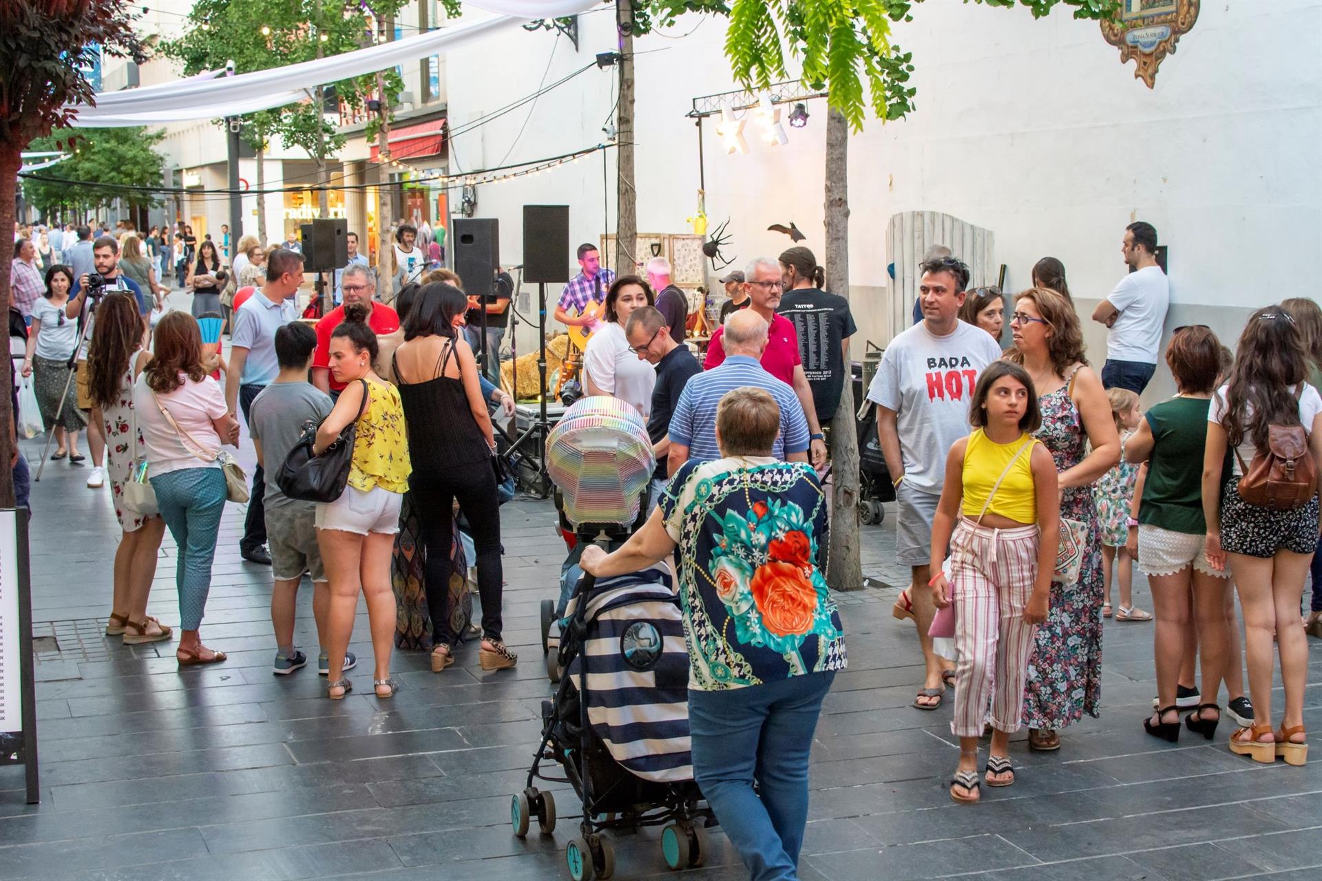 Badajoz celebra la "Shopping night" este sábado 9 de julio Badajoz celebra la "Shopping night" este sábado 9 de julio
