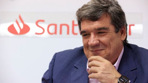 La divertida llamada de Yolanda D&iacute;az a Jos&eacute; Luis Escriv&aacute; en mitad de una conferencia