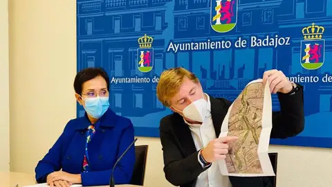 El alcalde de Badajoz, Ignacio Gragera, cesa de sus competencias a la concejala del PP María José Solana Badajoz