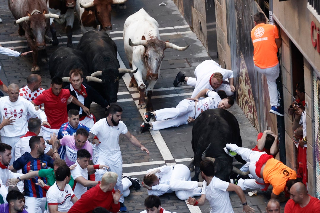San Fermín 2022: Un toro rezagado alarga el segundo encierro a 3:10 minutos San Fermín 2022: Un toro rezagado alarga el segundo encierro a 3:10 minutos