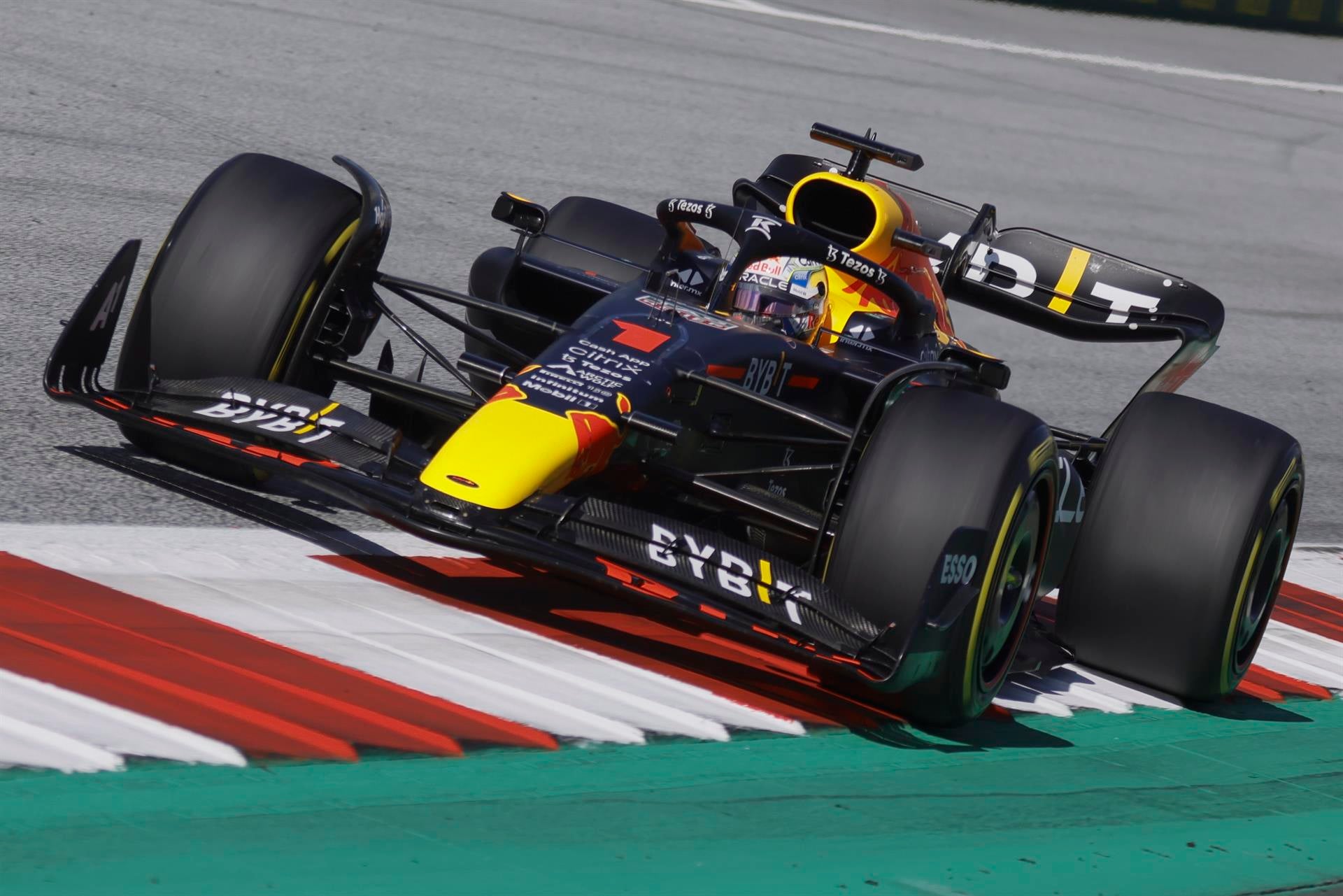 Verstappen sale primero en Austria, con Sainz tercero y Alonso 19º Verstappen sale primero en Austria, con Sainz tercero y Alonso 19º