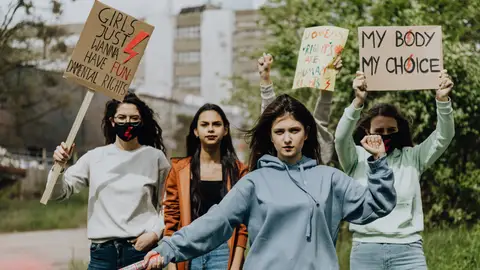 Imagen de archivo de unas jóvenes protestando Imagen de archivo de unas jóvenes protestando/ Pexels
