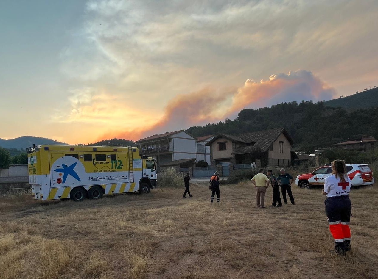Mala evolución del incendio forestal de Ladrillar tras una noche complicada en lo meteorológico y lo orográfico Mala evolución del incendio forestal de Ladrillar tras una noche complicada en lo meteorológico y lo orográfico