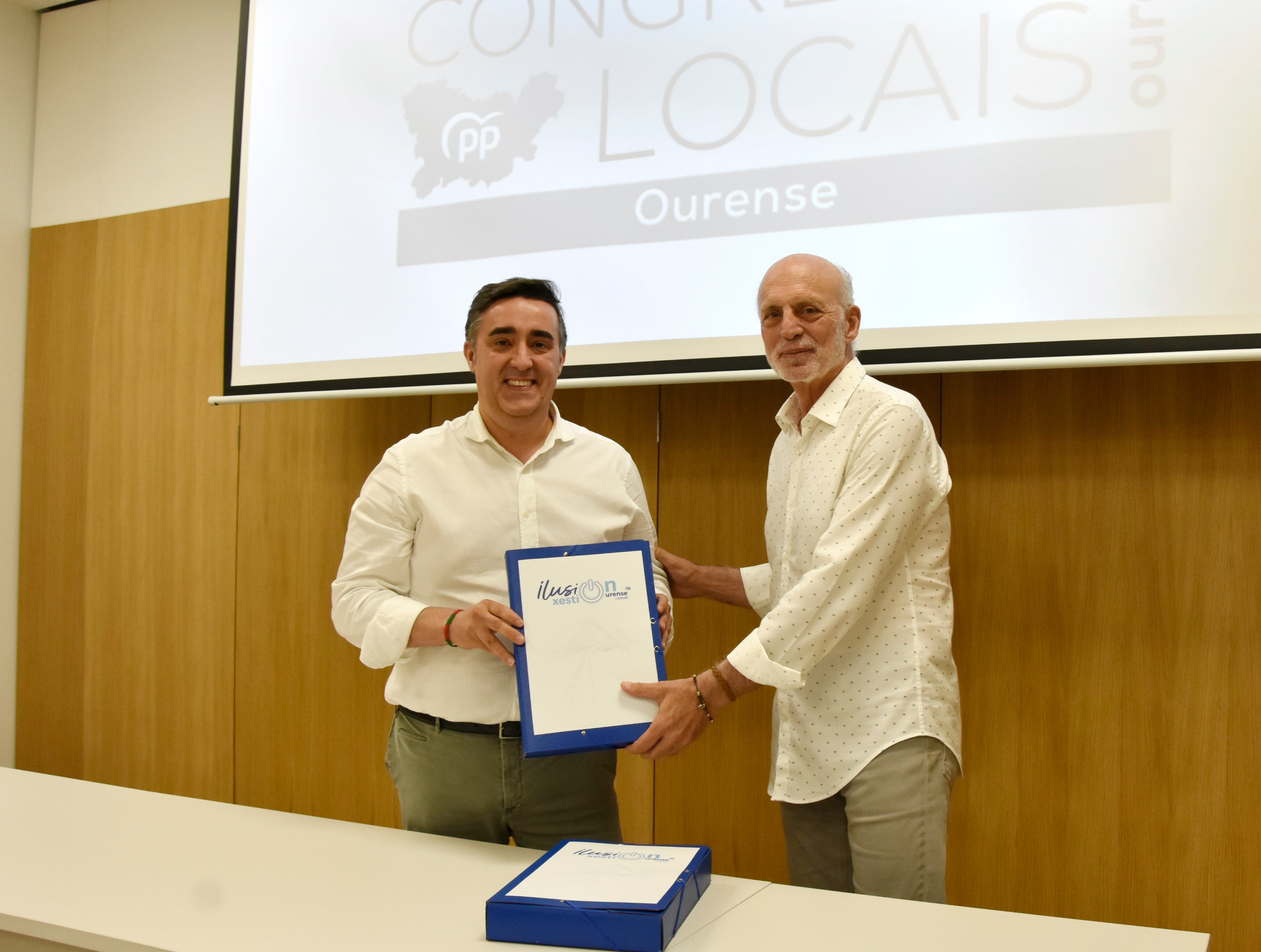 Manuel Cabezas presenta los avales a su candidatura para presidir el PP de la ciudad Manuel Cabezas presenta los avales a su candidatura para presidir el PP de la ciudad