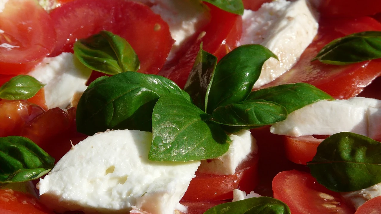 Alimentos que nos ayudan a combatir la ola de calor en verano