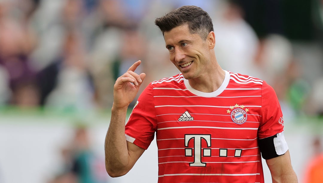 El Barcelona anuncia el fichaje de Robert Lewandowski El Barcelona anuncia el fichaje de Robert Lewandowski