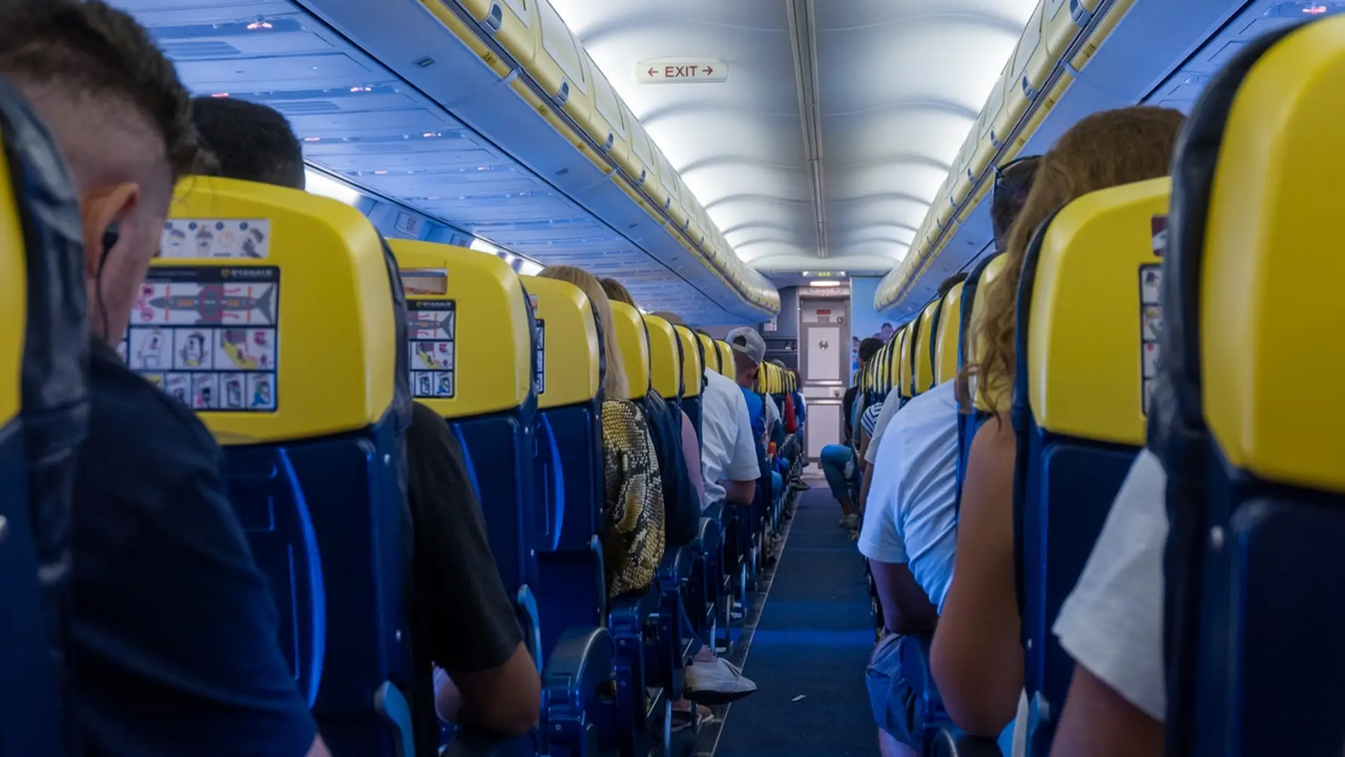 Cabina de pasajeros de una avión durante un vuelo