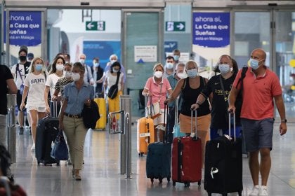 Andalucía recibe en junio cerca de 990.000 pasajeros internacionales, un 245,5% más que en el mismo mes de 2021 Andalucía recibe en junio cerca de 990.000 pasajeros internacionales, un 245,5% más que en el mismo mes de 2021