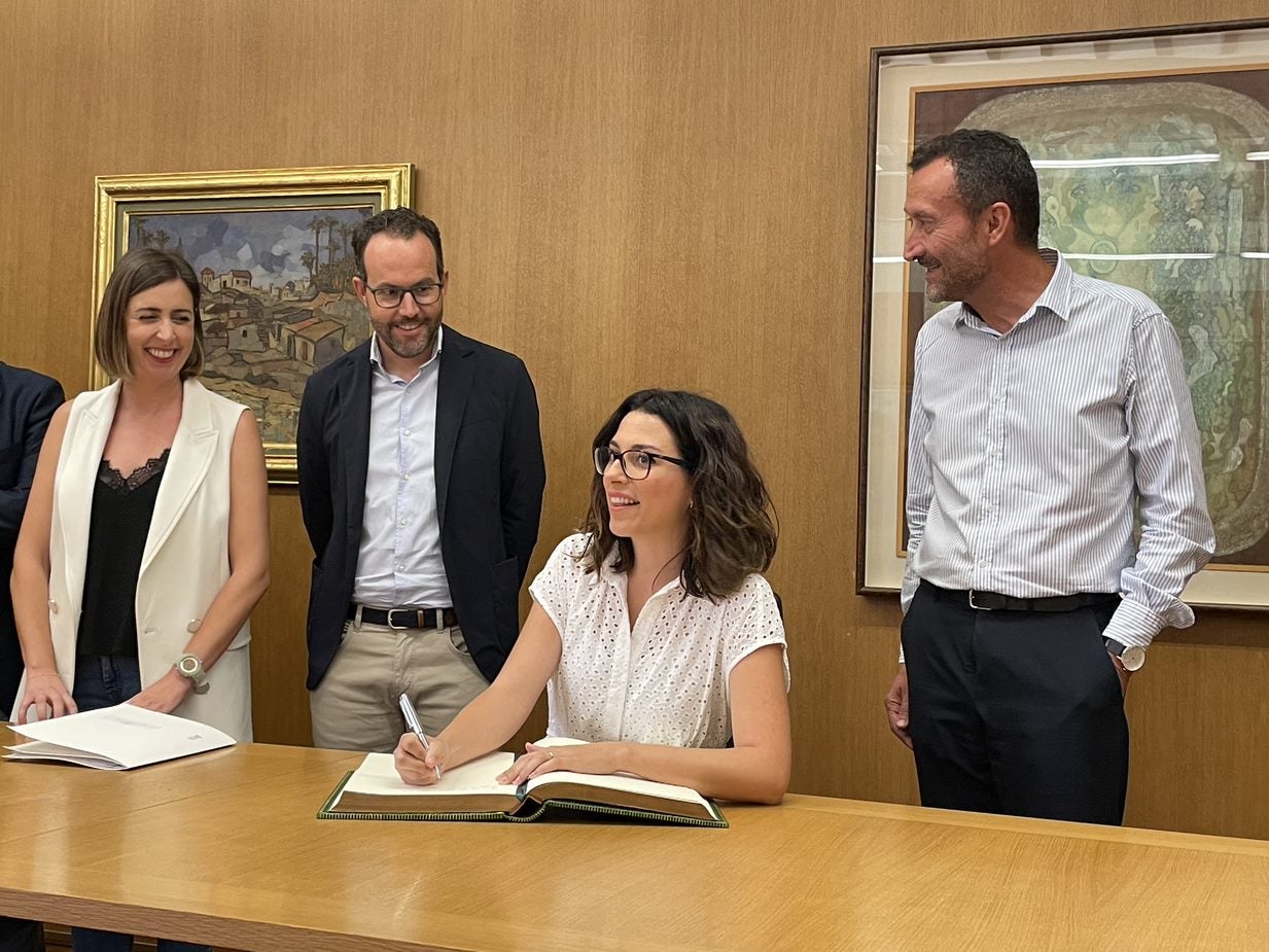 La consellera de Políticas Inclusivas se va a reunir con los familiares de usuarios de la residencia de Altabix de Elche a lo sumo en septiembre La consellera de Políticas Inclusivas se va a reunir con los familiares de usuarios de la residencia de Altabix de Elche a lo sumo en septiembre