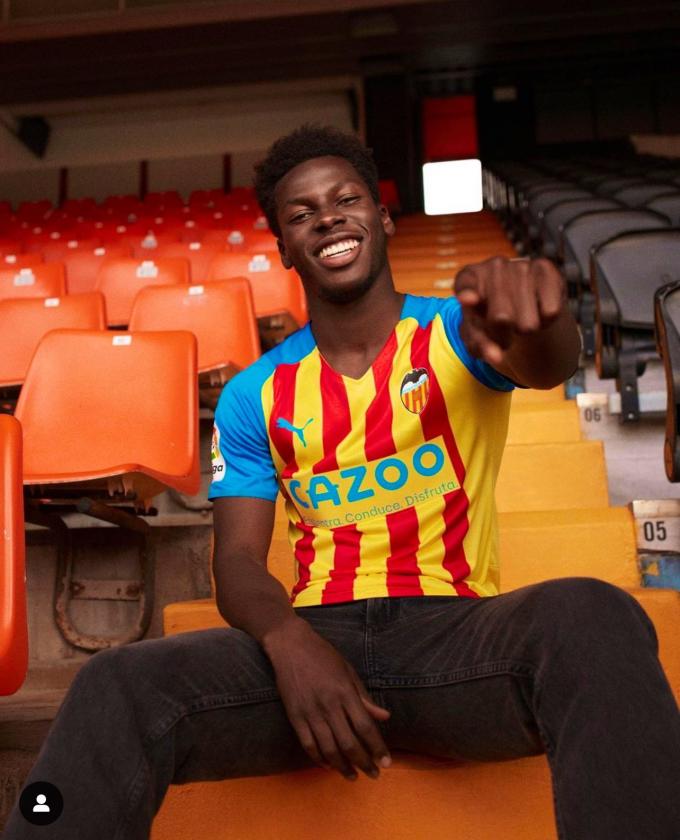 Filtrada la posible tercera equipación del Valencia Filtrada la posible tercera equipación del Valencia