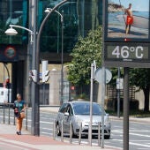  Un termómetro marca 46ºC este domingo en Bilbao en plena ola de calor.