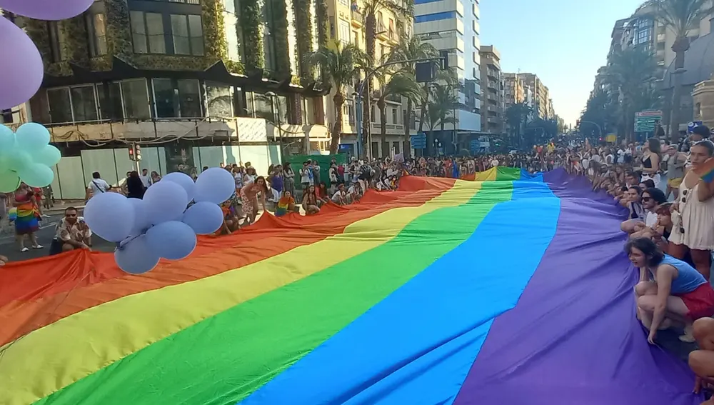 Bandera del orgullo en Alicante