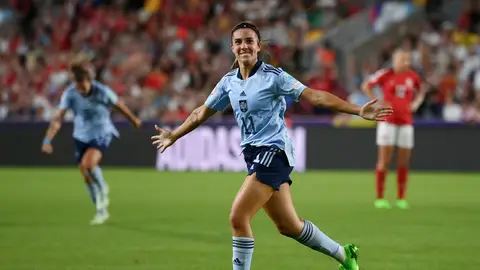 Marta Cardona celebra el gol ante Dinamarca en la Eurocopa
