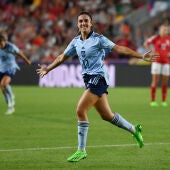 Marta Cardona celebra el gol ante Dinamarca en la Eurocopa