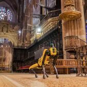 Robot cuadrúpedo de Boston Dynamics trabajando en la Catedral de León