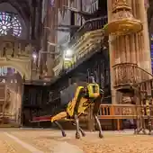 Robot cuadrúpedo de Boston Dynamics trabajando en la Catedral de León Robot cuadrúpedo de Boston Dynamics trabajando en la Catedral de León