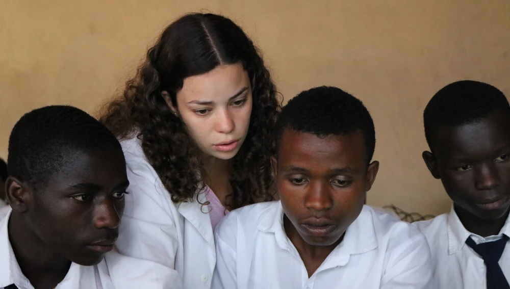 Voluntaria de la UMH en Ruanda Voluntaria de la UMH en Ruanda