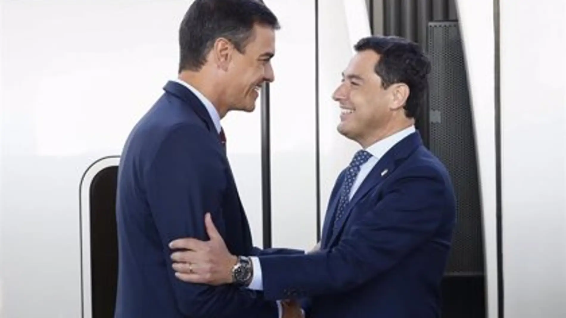  Pedro Sánchez y Juanma Moreno, en junio de 2019