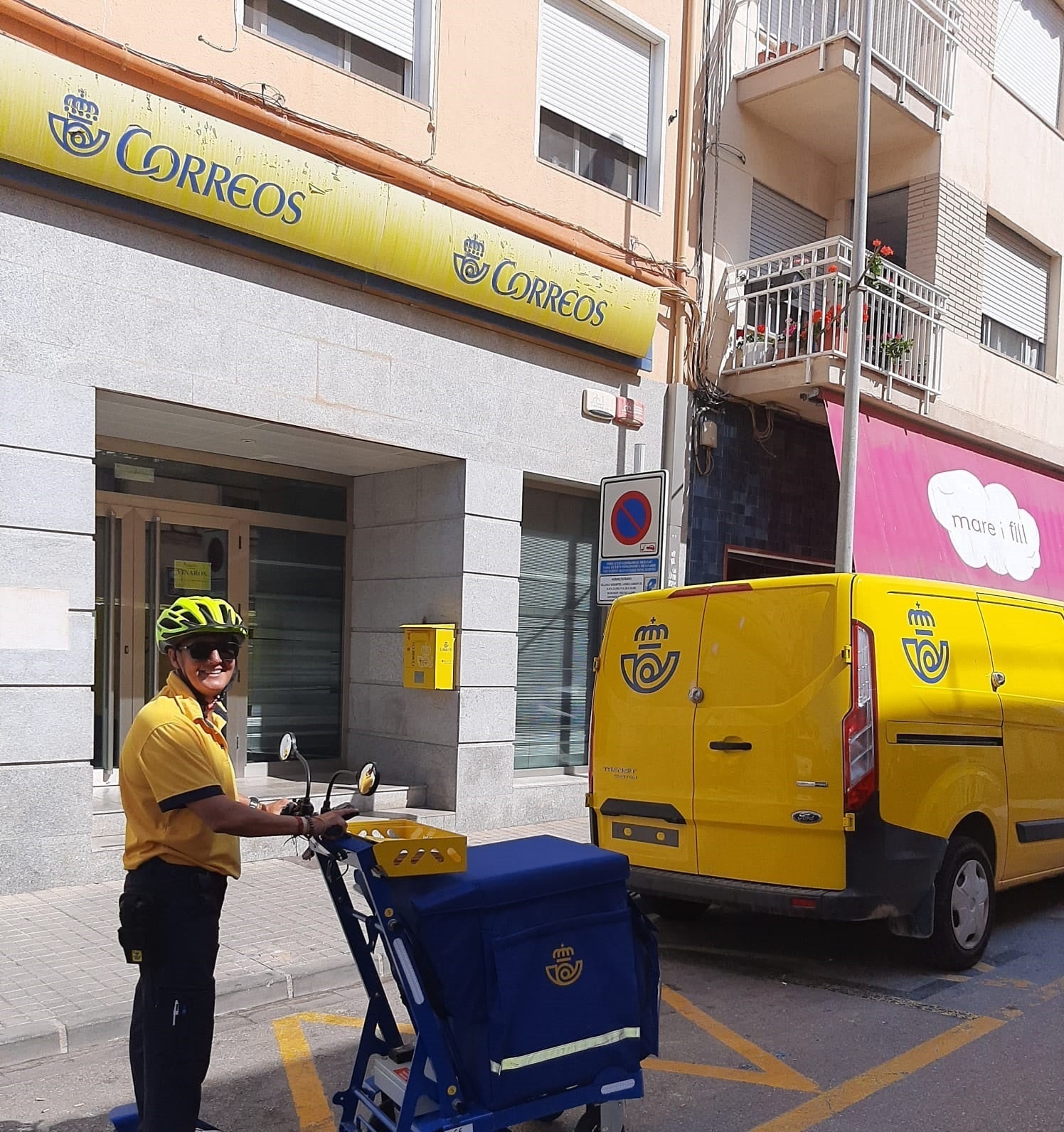 Correos inicia una prueba piloto con un carro de reparto asistido en Vinaròs Correos inicia una prueba piloto con un carro de reparto asistido en Vinaròs