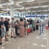 El aeropuerto de Sont Sant Joan registra cuatro cancelaciones y 65 retrasos por la huelga de Ryanair