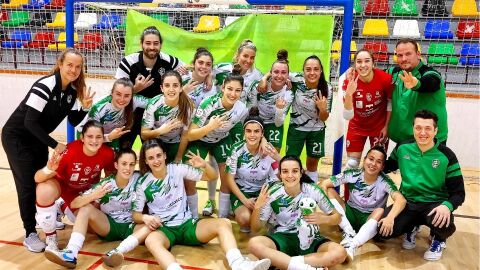 La plantilla del Joventut d'Elx, tras un encuentro del curso 2021-2022.
