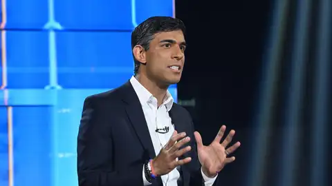 Rishi Sunak durante un debate en la televisión británica