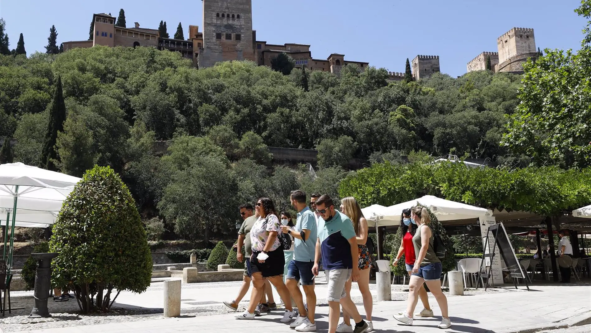 CCOO pide avanzar en la implantación de una tasa turística en Granada
