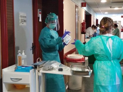 Andalucía sube los hospitalizados hasta 762, suma 2.647 casos y 61 muertes, con una tasa en mayores de 60 a 425 Andalucía sube los hospitalizados hasta 762, suma 2.647 casos y 61 muertes, con una tasa en mayores de 60 a 425