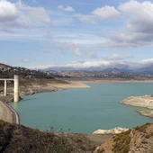 Embalse de La Viñuela, ubicado en La Axarquía (Málaga) Embalse de La Viñuela, ubicado en La Axarquía (Málaga)