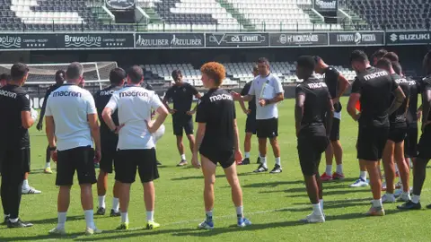 Torrecilla dirige el primer entrenamiento del Castellón Torrecilla dirige el primer entrenamiento del Castellón