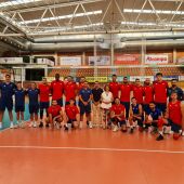 La selección española de voleibol en el Pabellón de Los Planos