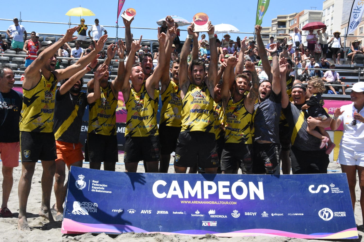 El club de balonmano playa torrevejense, Rayito Salinero, se corona en el Arena 1000 de Almería El club de balonmano playa torrevejense, Rayito Salinero, se corona en el Arena 1000 de Almería