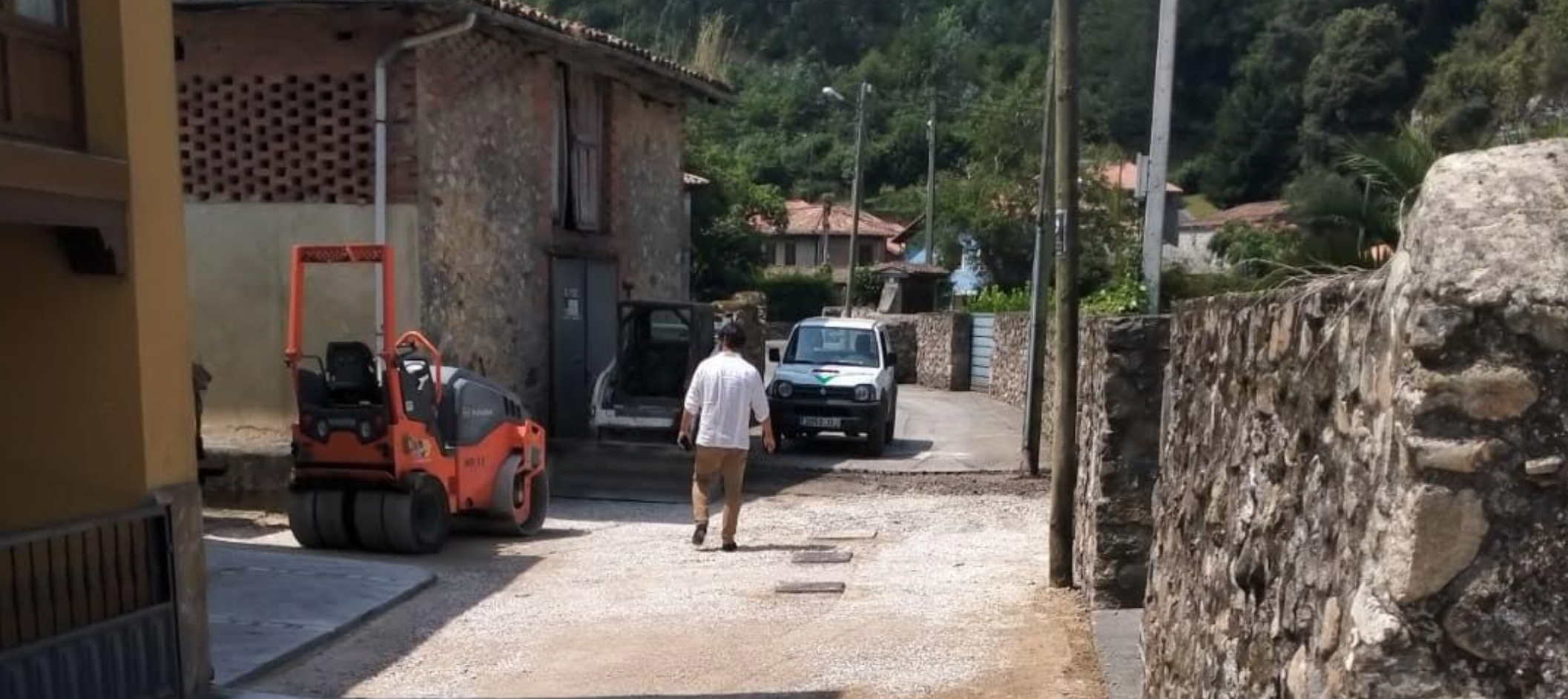 El Ayuntamiento de Llanes desarrolla el asfaltado de las calles de la localidad de Rales El Ayuntamiento de Llanes desarrolla el asfaltado de las calles de la localidad de Rales