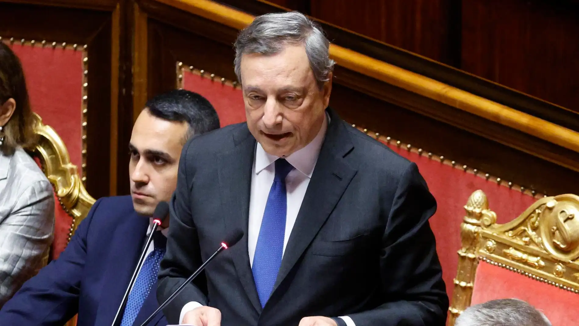 Mario Draghi da marcha atrás y se muestra dispuesto a seguir como primer ministro de Italia